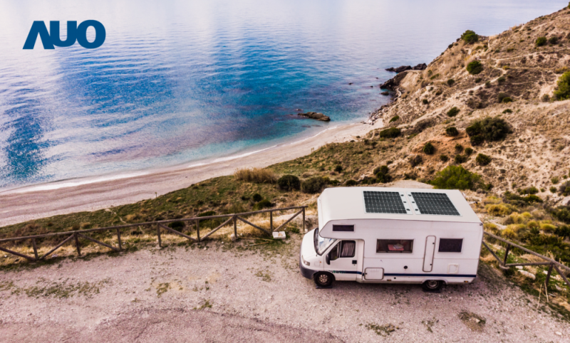 「可撓輕量化太陽光電板SunCurva」使用輕量特殊耐候型複合板取代傳統太陽能板的玻璃前板，不僅降低70%重量，每米平方僅3Kg；具有抗衝擊性能及通過電磁相容性測試，可應用於交通運輸工具，如露營車、遊艇等